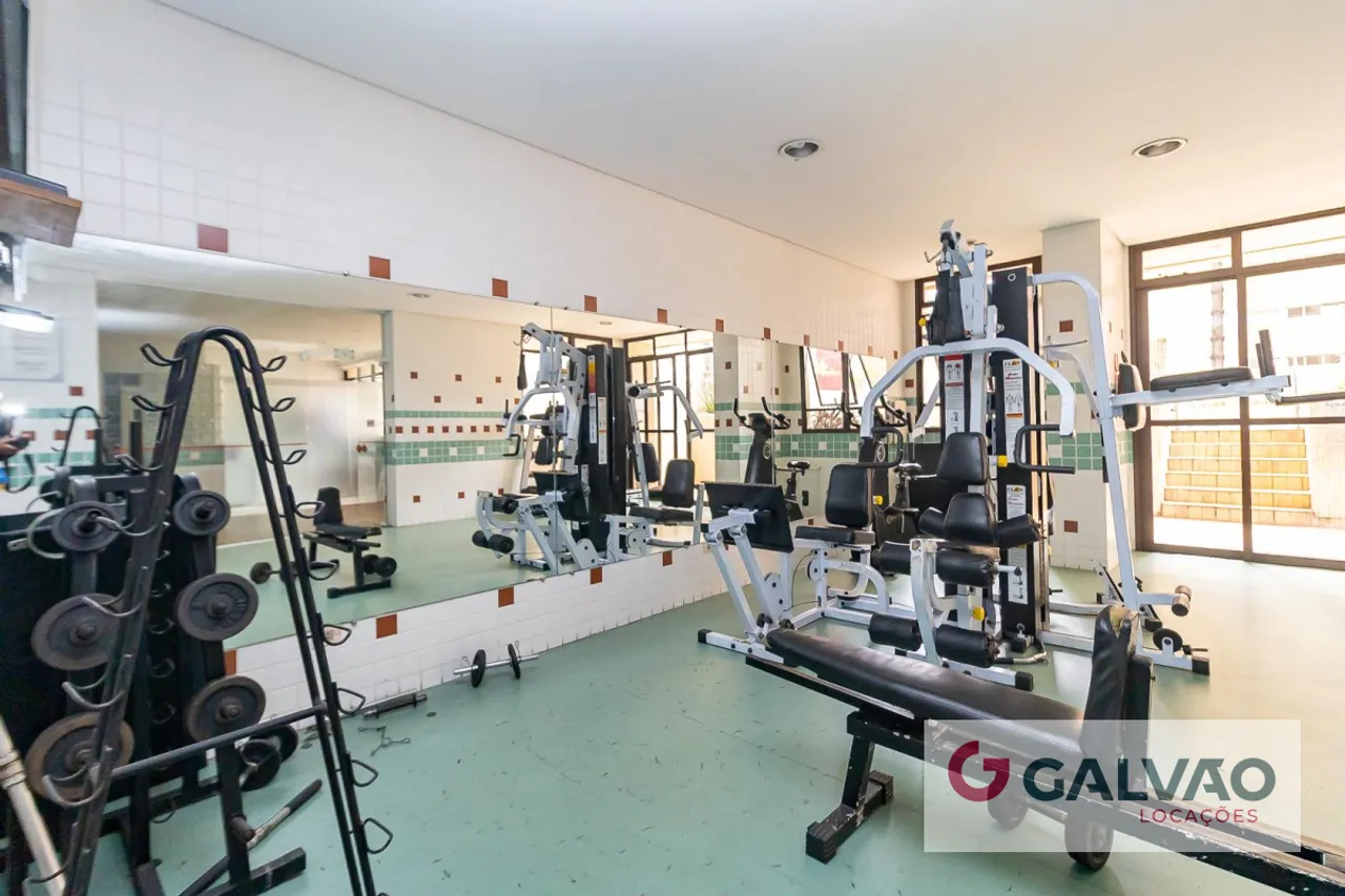 One-bedroom apartment in a building with a gym — photo 15