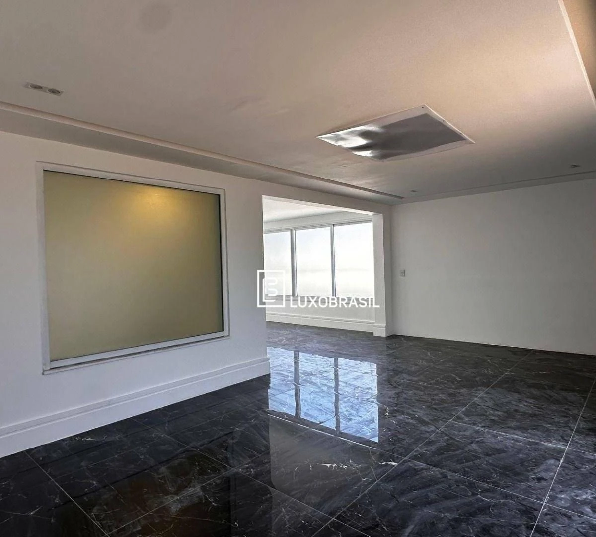 House with 7 bedrooms and 700 m², gas kitchen — photo 30