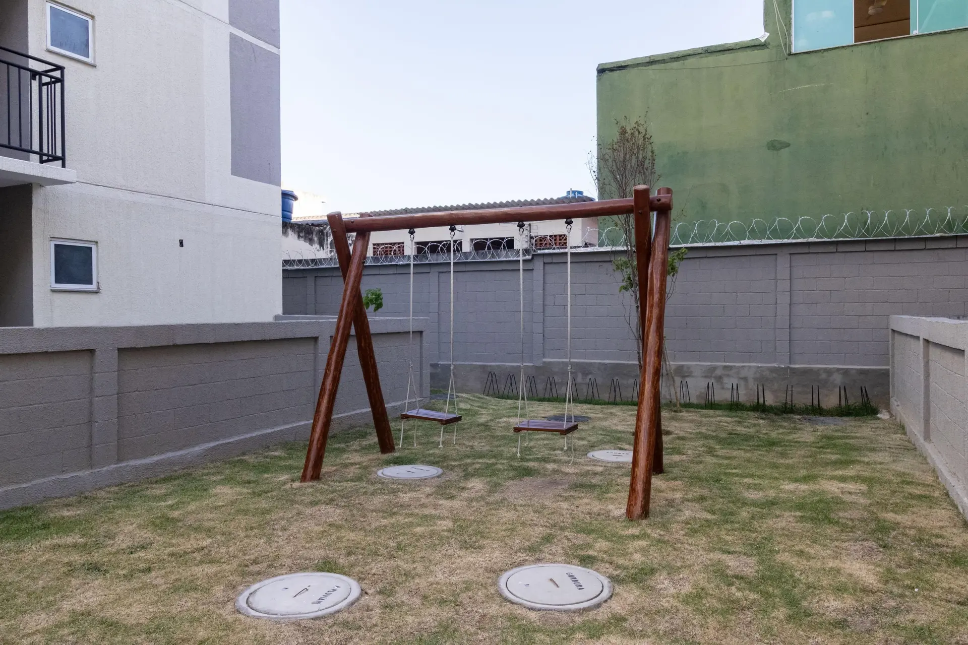 2-bedroom apartment in a building with a pool — photo 3