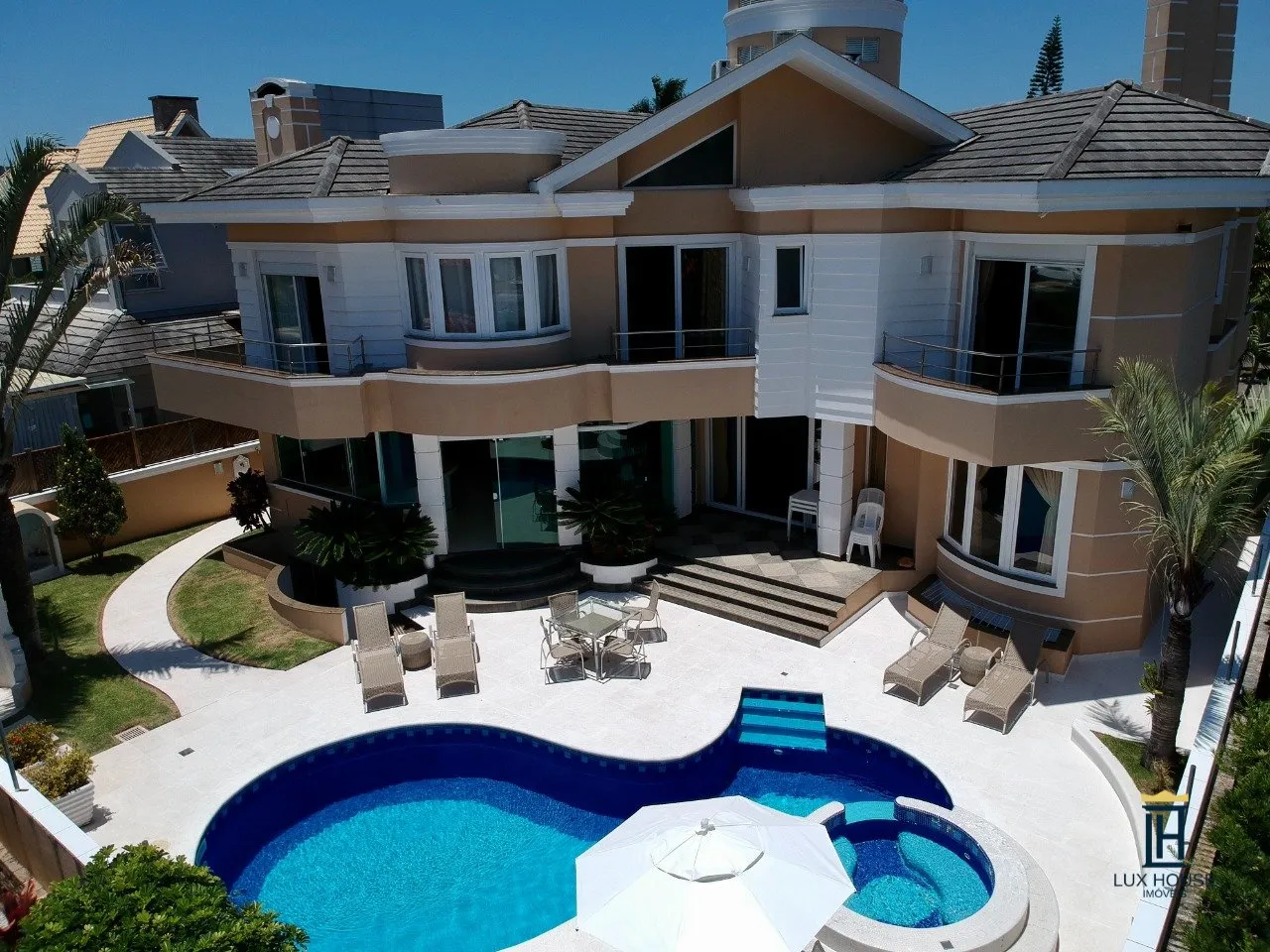 Casa com 6 dormitórios e 5 suítes com fogão a gás — photo 12