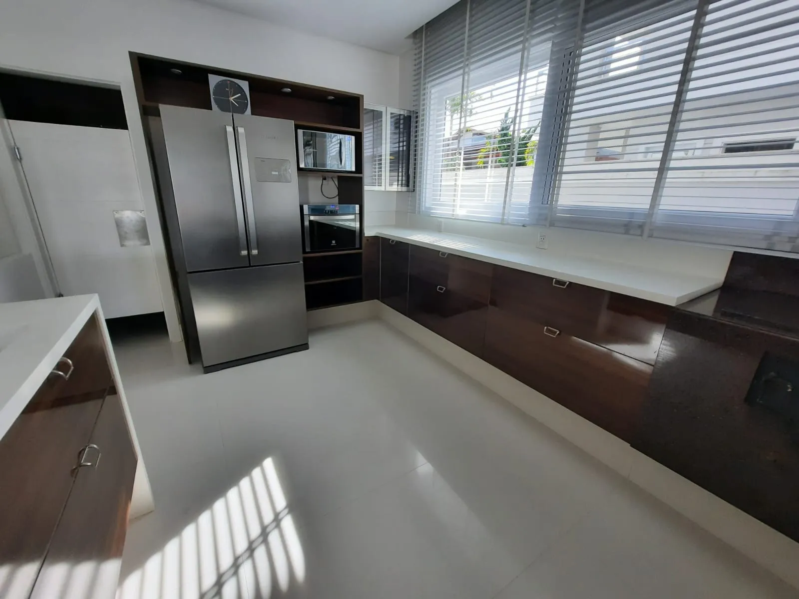 House with 7 bedrooms and an open-plan kitchen — photo 77