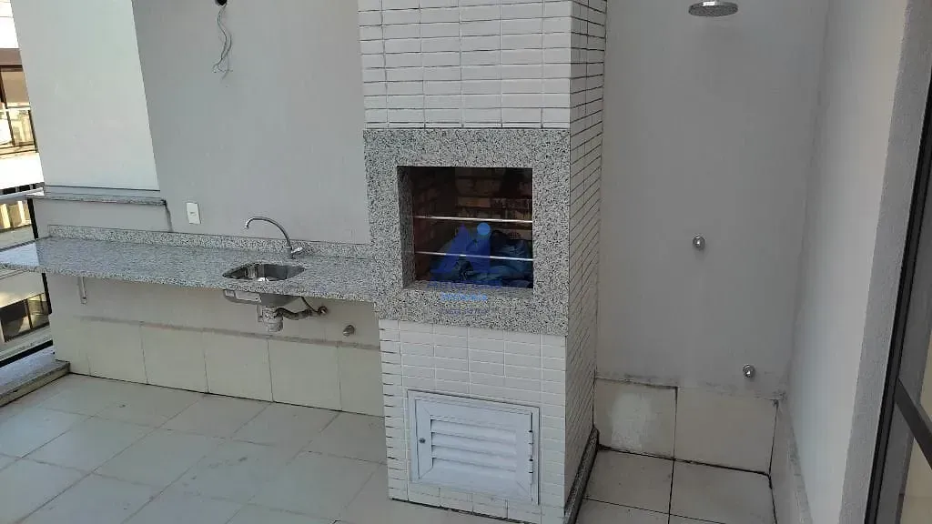 4-bedroom 178 m² apartment with 2 parking spots and balcony — photo 9