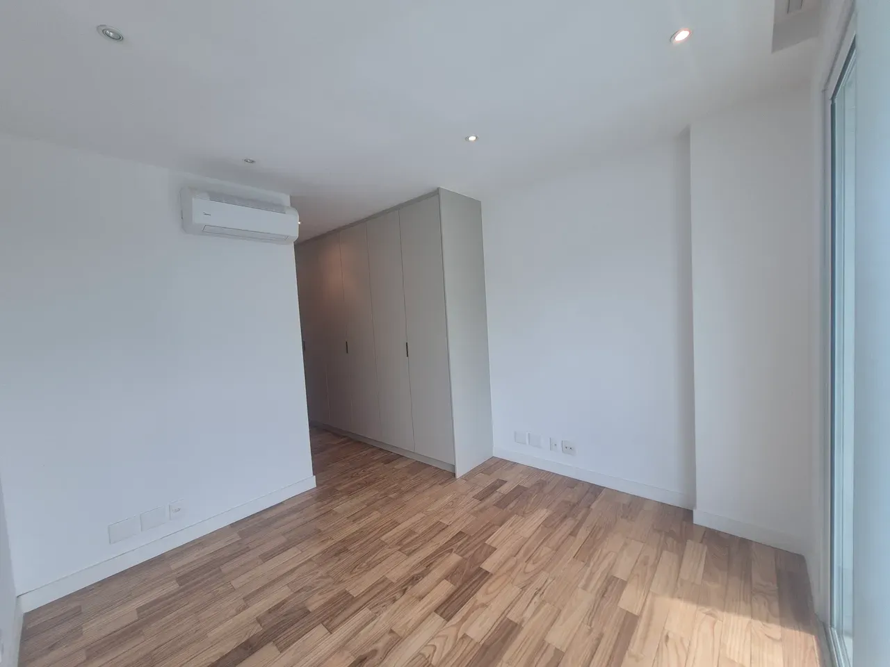 Furnished apartment with 5 bedrooms and shared pool area — photo 38