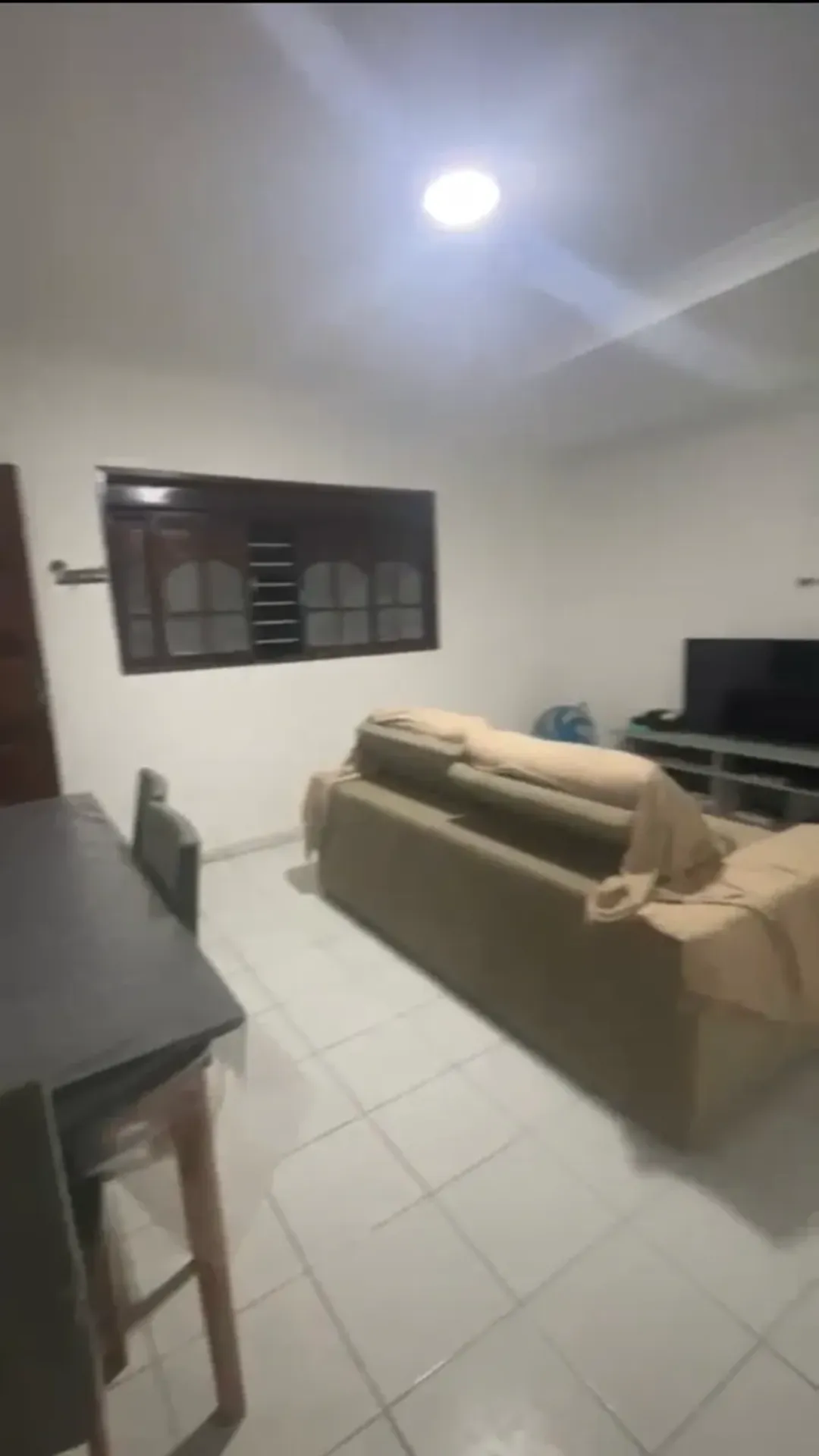 House with 3 bedrooms, including 1 en-suite, and closed kitchen — photo 4