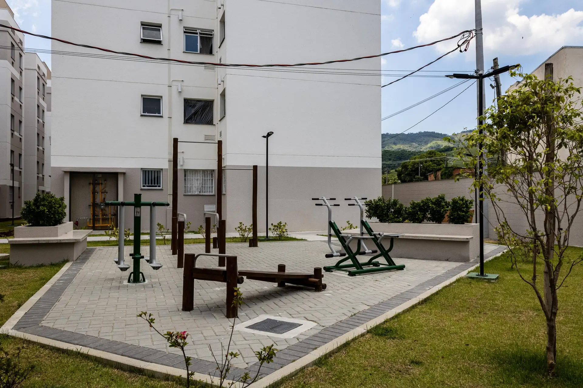 2-bedroom apartment in a building with a gym — photo 8