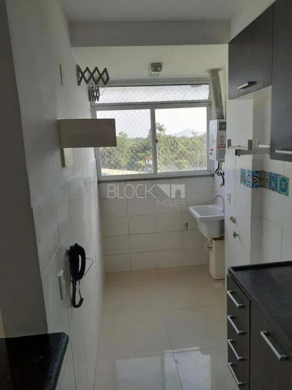 2-bedroom apartment in a building with a pool — photo 2