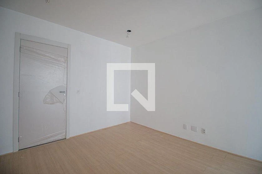 Apartment, 32 m², with wood or laminate floors — photo 3