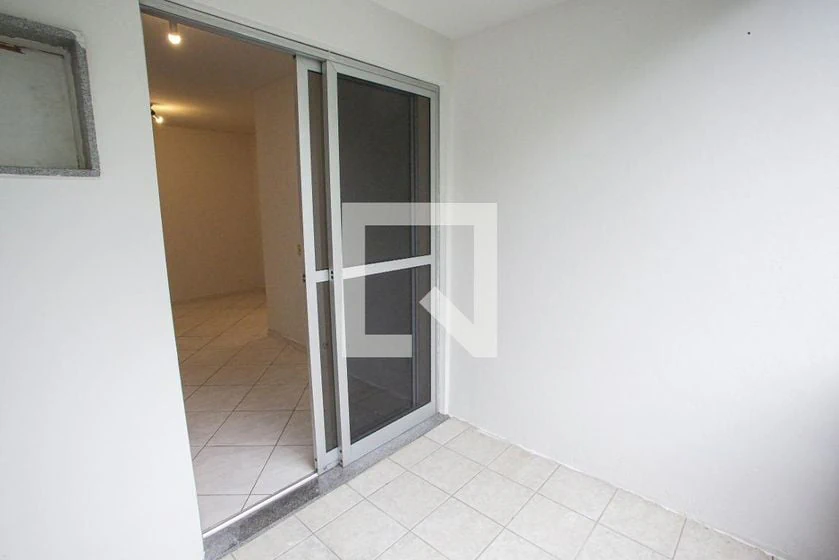 2-bedroom apartment in a building with a gym — photo 8