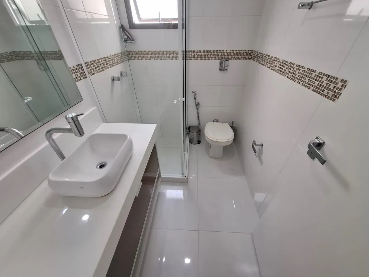 Glass-enclosed balcony in a 2-bedroom apartment, 107 m² — photo 14
