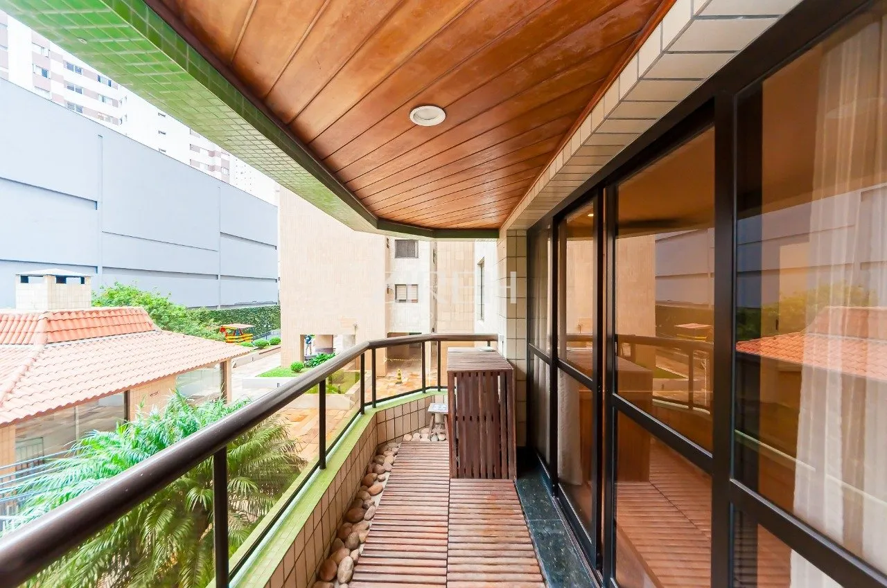3 en-suite bedrooms in a 174 m² apartment with 2 spots — photo 7