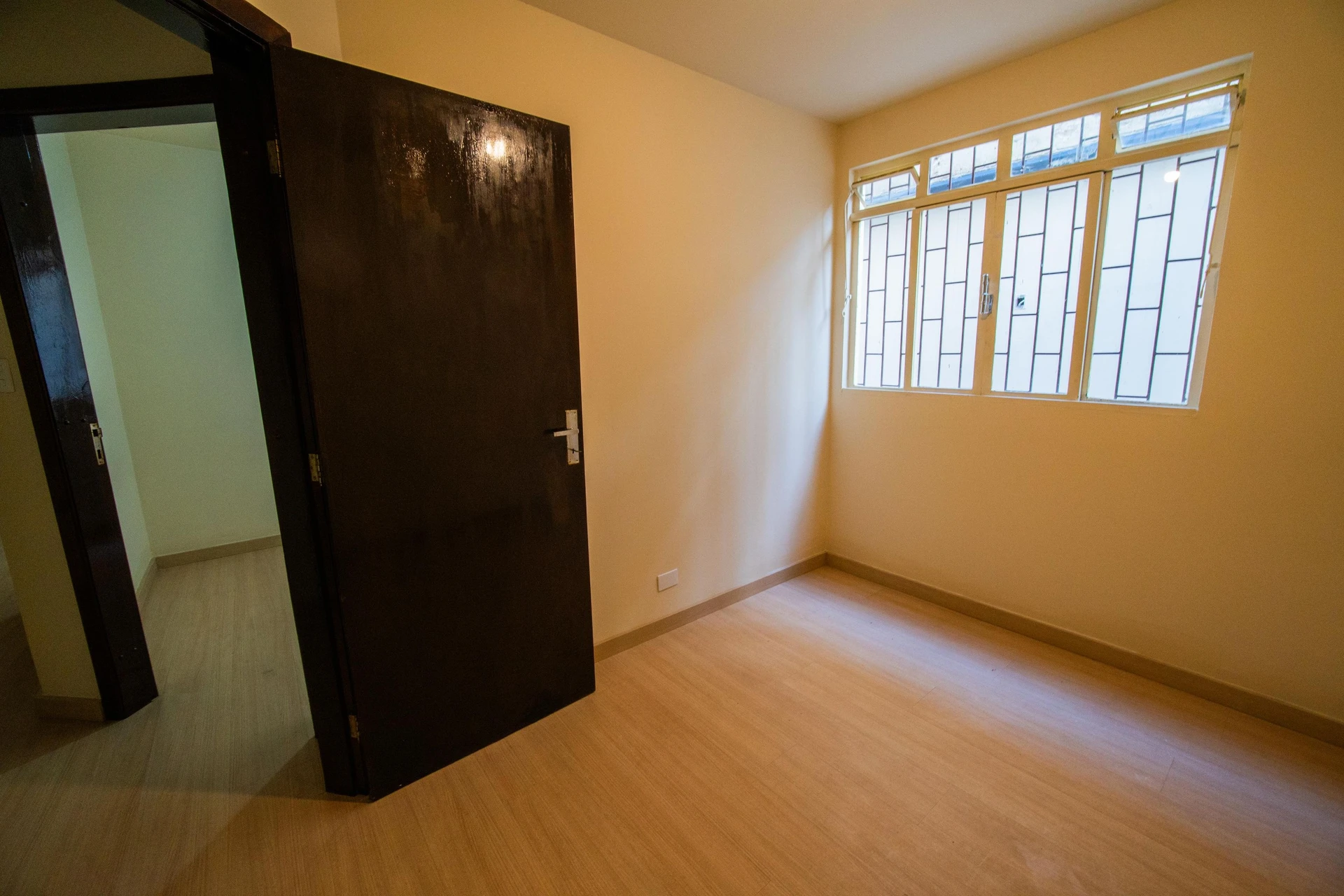 2-bedroom apartment with wood or laminate floors — photo 32