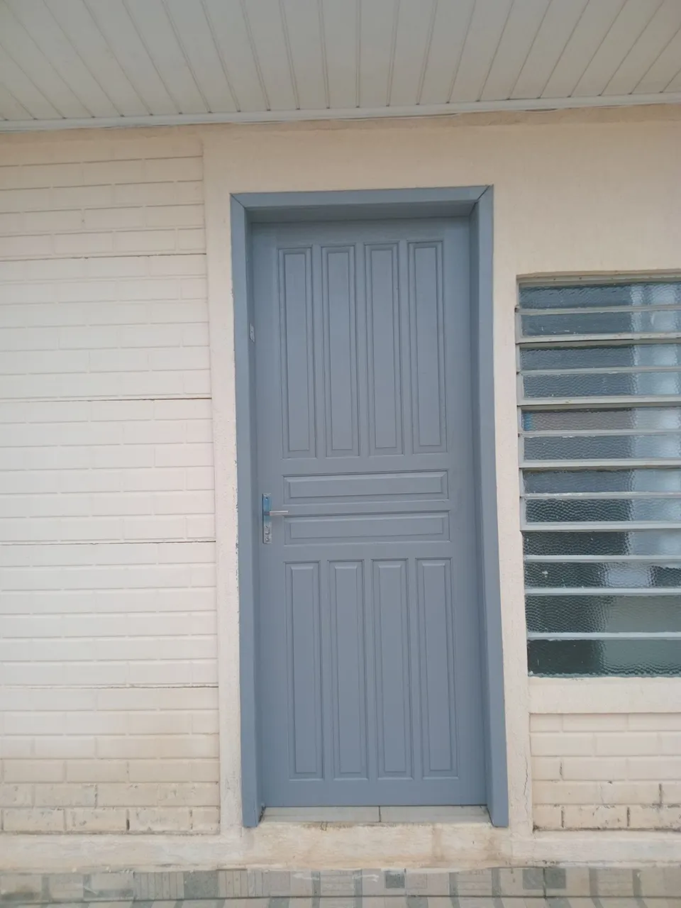 Unfurnished apartment with kitchenette and 1 bathroom