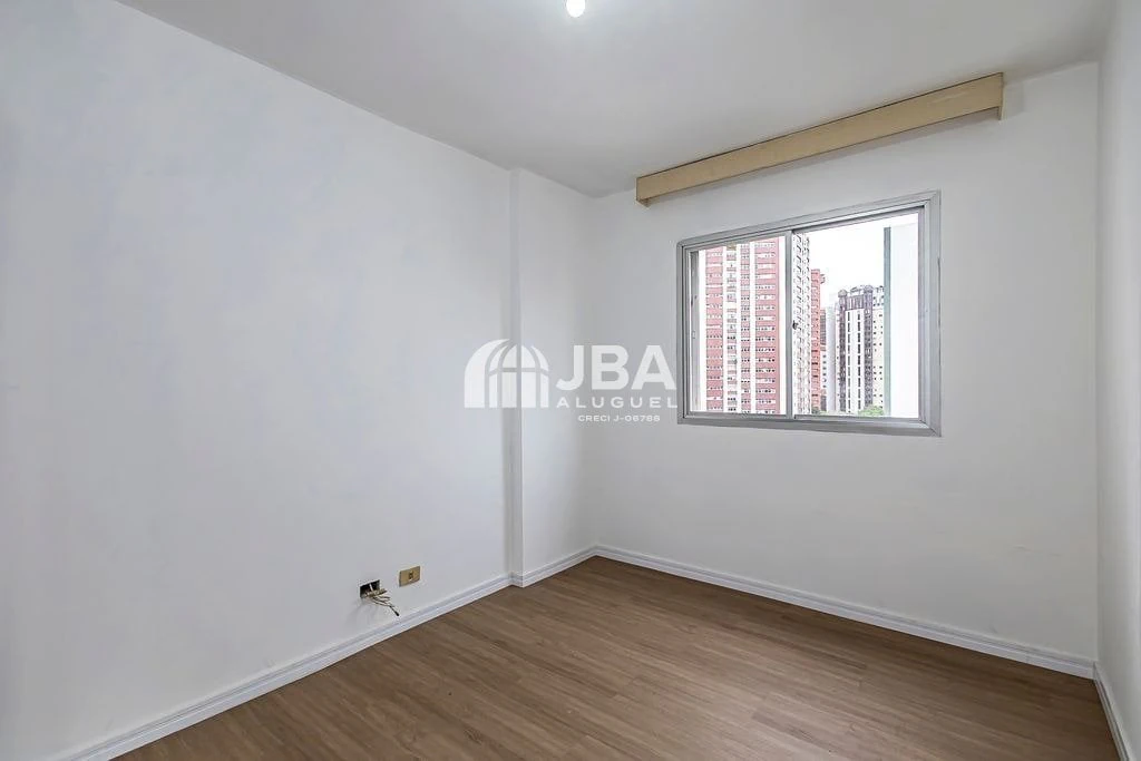 2-bedroom apartment with wood or laminate floors in Curitiba — photo 10