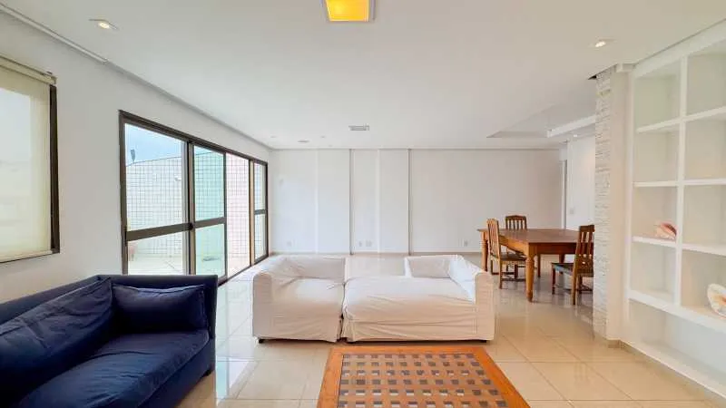 Furnished apartment, 300 m², with a glass-enclosed balcony — photo 8
