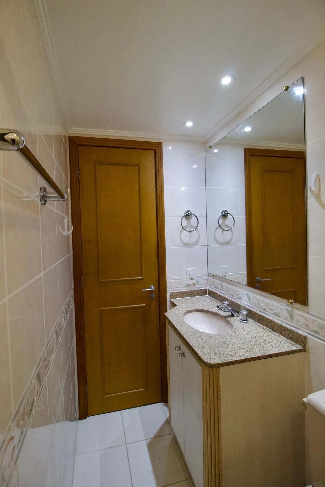 Apartment, 147 m², with a jacuzzi — photo 36