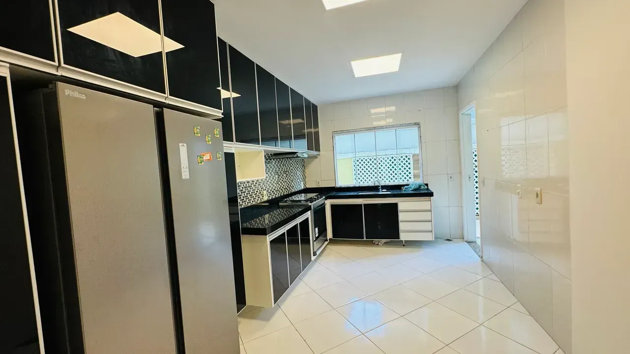 Casa mobiliada com 4 quartos e 5 banheiros, 340 m² — photo 2