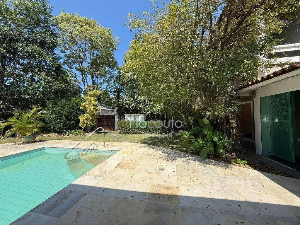 Casa com 5 quartos, 990 m² e 2 vagas, perto das janelas — photo 131