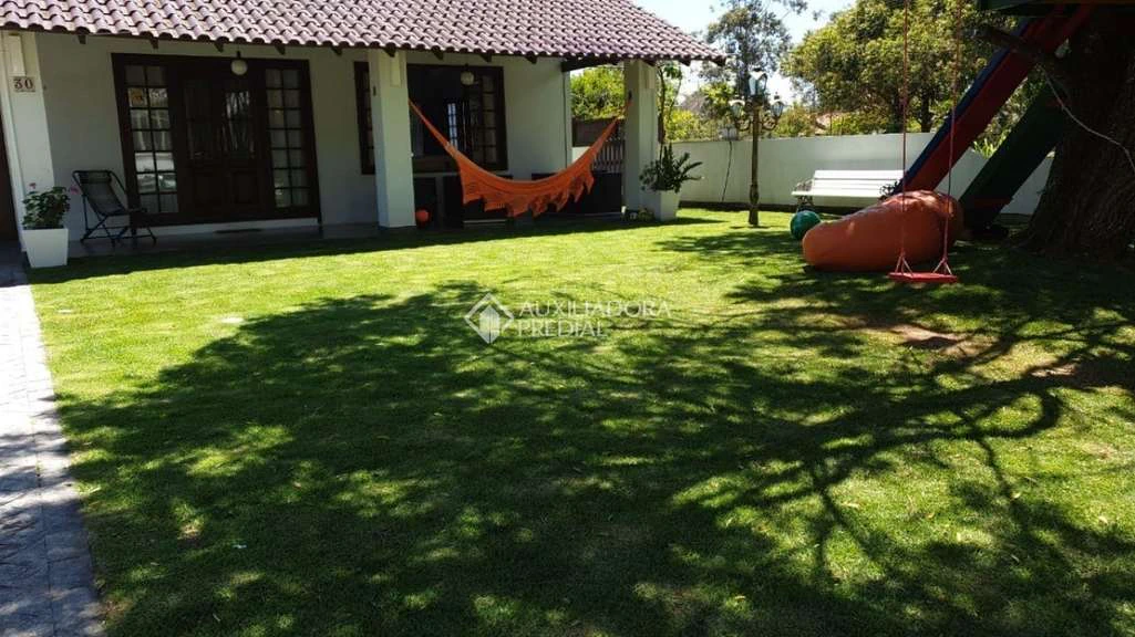 Casa de 4 dormitorios con parrilla empotrada en la terraza — photo 7