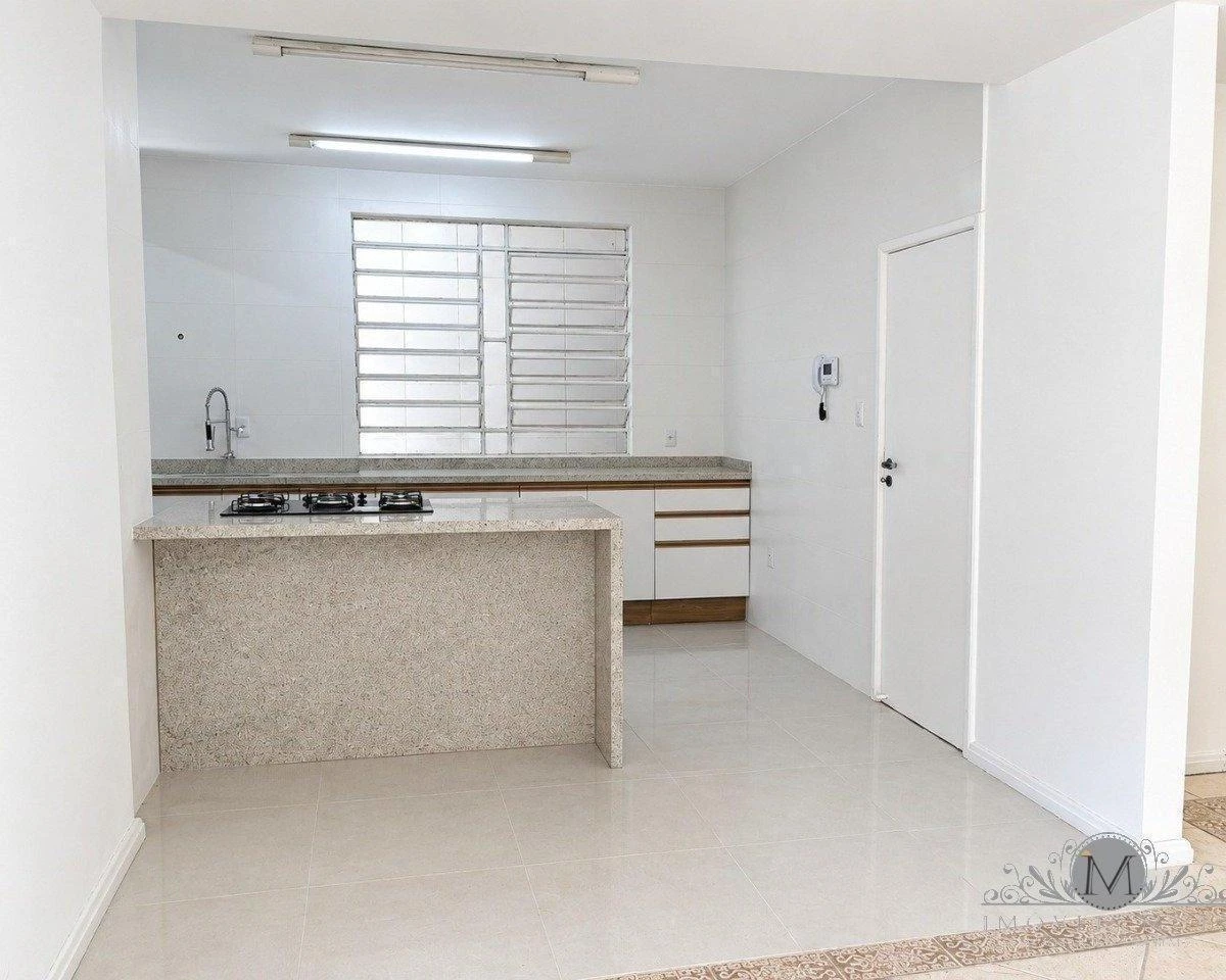 Casa de 273 m² con balcón gourmet y espacio de home office — photo 2