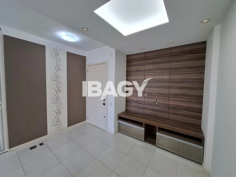 2-bedroom apartment with 1 parking space and 2 bathrooms — photo 2