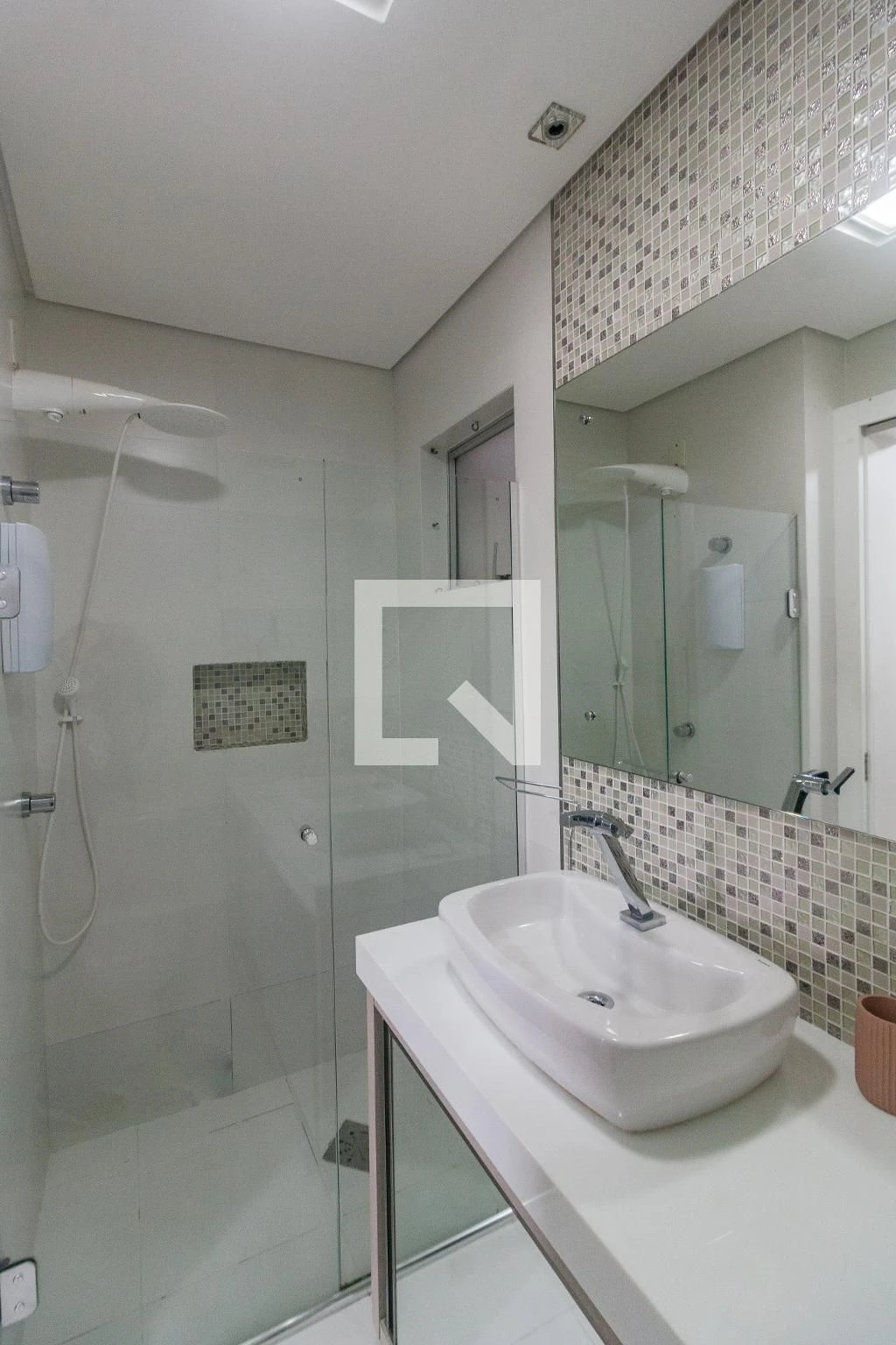 Furnished apartment, 77 m², with a glass-enclosed balcony — photo 38