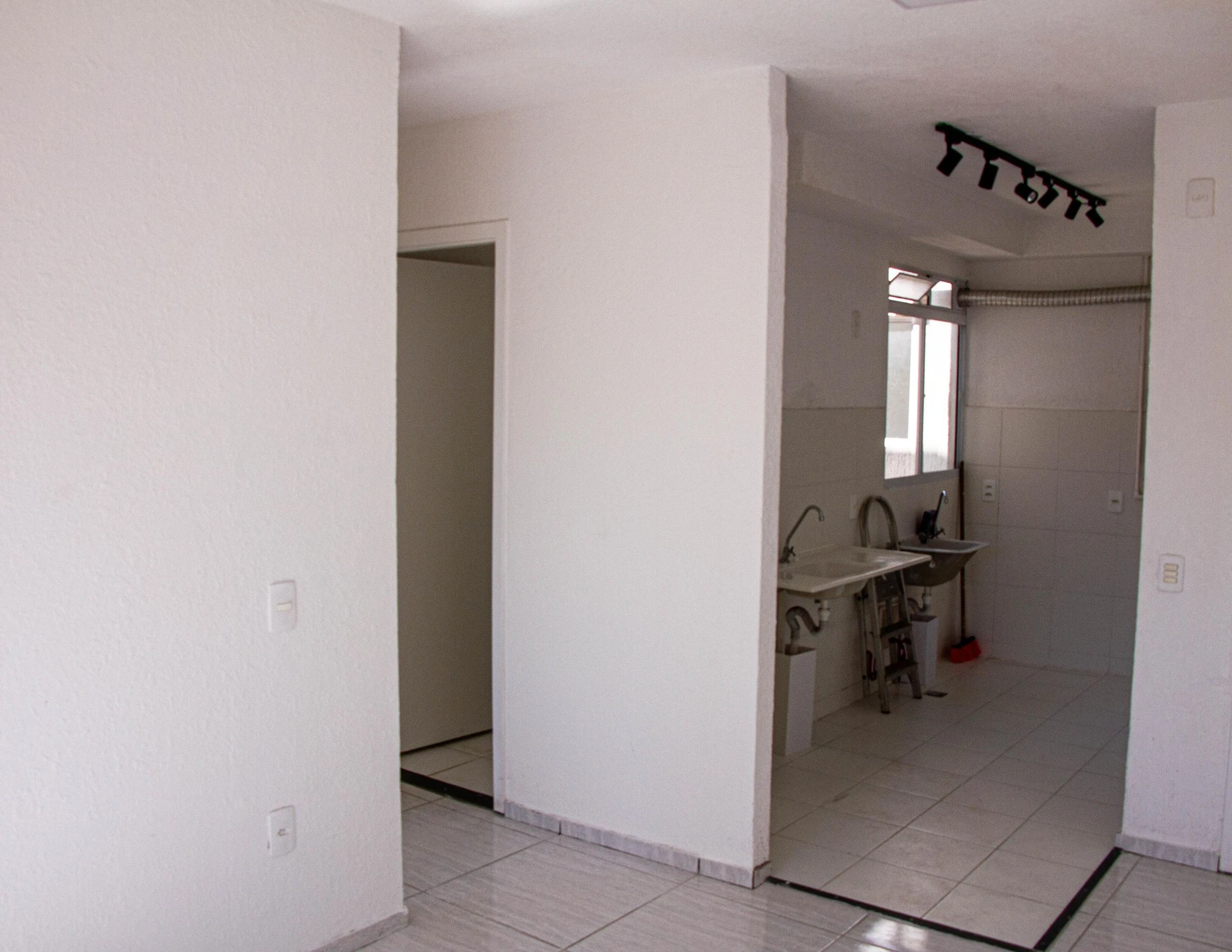 Unfurnished apartment with 2 bedrooms and 1 parking — photo 2