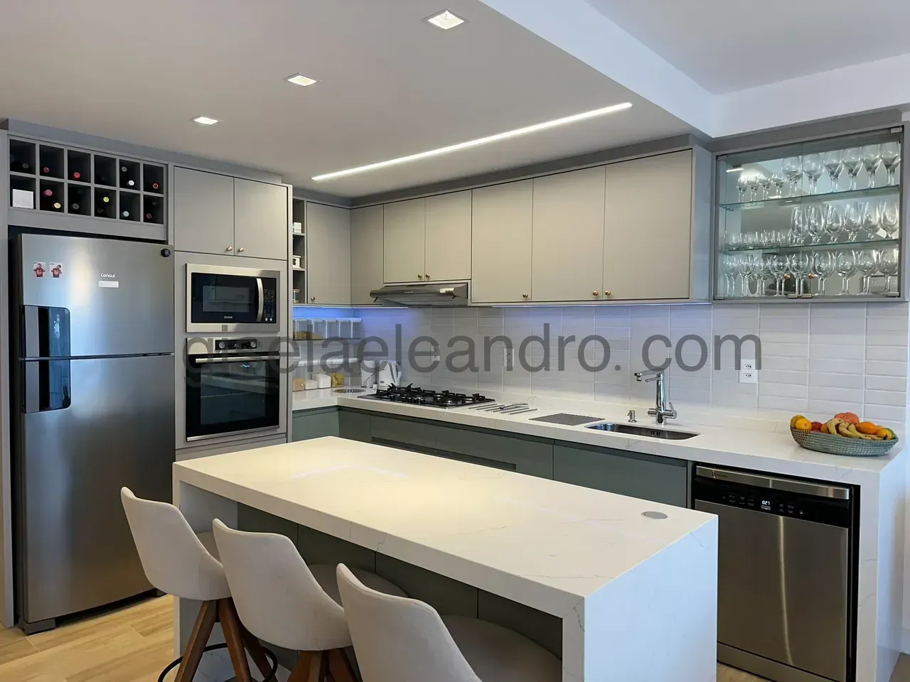 Furnished 2-bedroom apartment with 3 bathrooms — photo 19