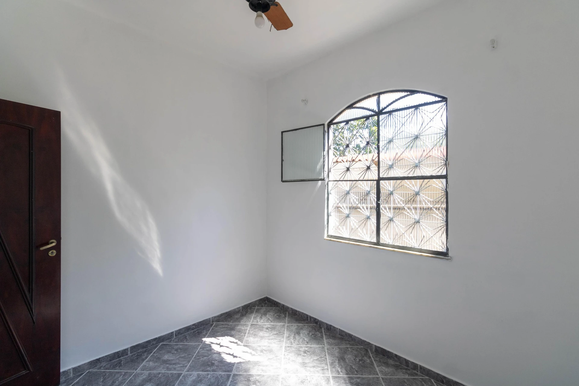 Unfurnished house with 3 bedrooms and a private garden — photo 40