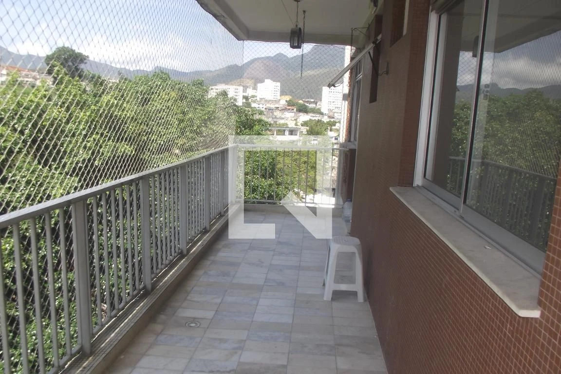 Unfurnished 2-bedroom apartment with a suite bathroom — photo 5