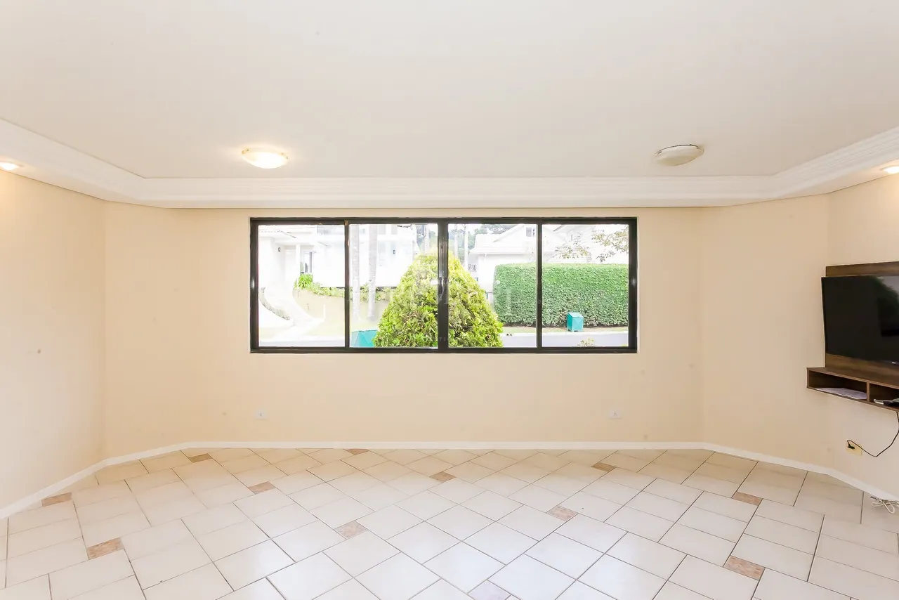 Unfurnished 3-bedroom house with private garden — photo 5