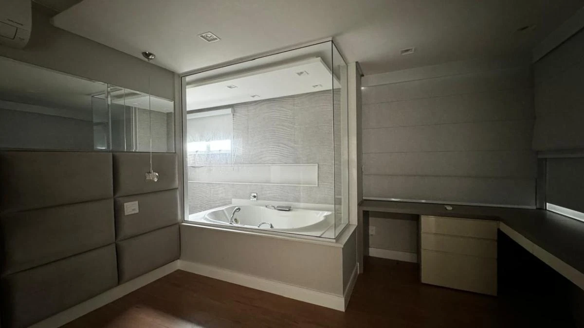 Condominium house with 3 en-suite bedrooms and 300 m² — photo 18