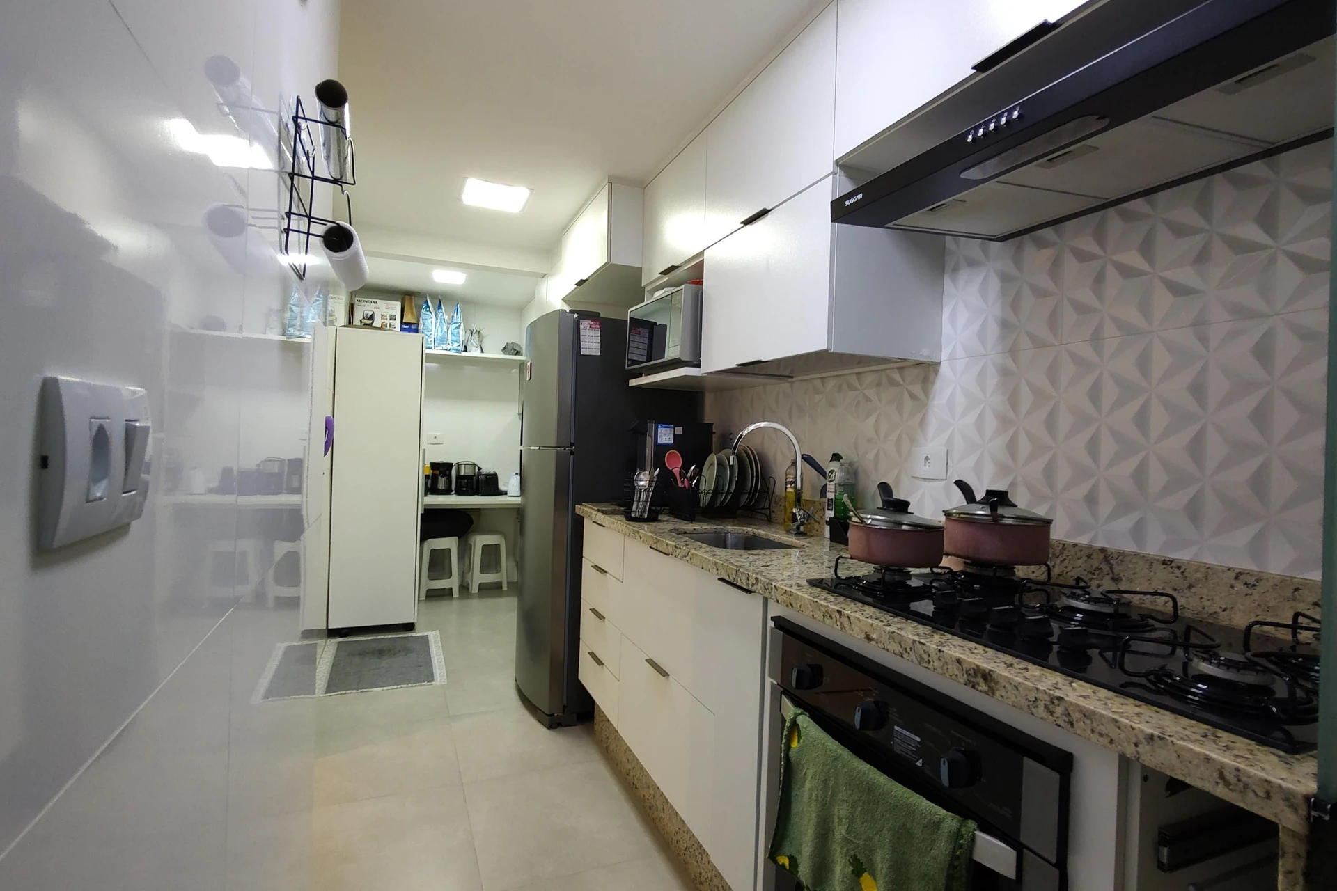 3-bedroom apartment with a walk-in closet — photo 30