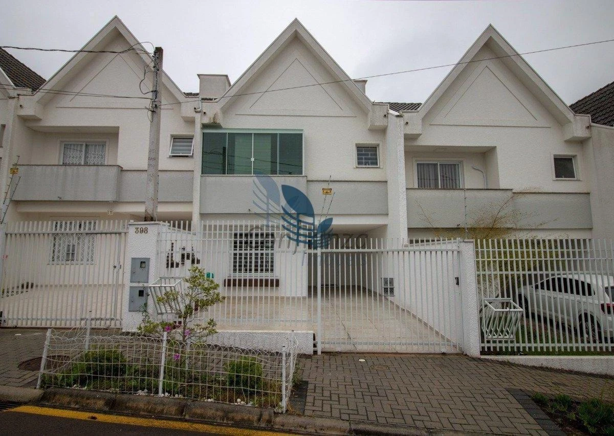 3-bedroom house with a glass-enclosed balcony in Curitiba — photo 6