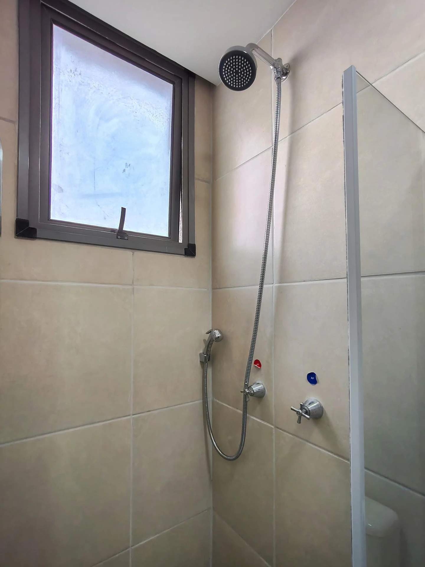 Apartamento com 2 quartos e varanda de vidro fechada — photo 48