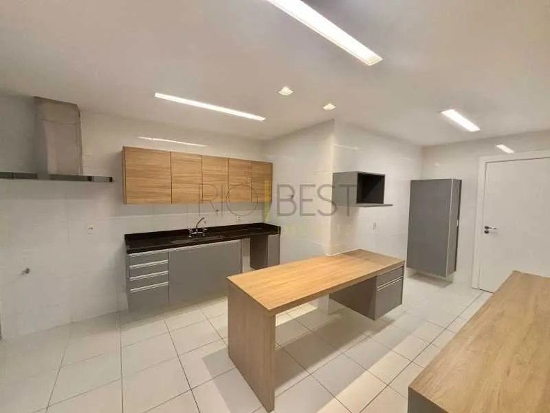 Apartment with 4 bedrooms, 5 bathrooms and a balcony — photo 2