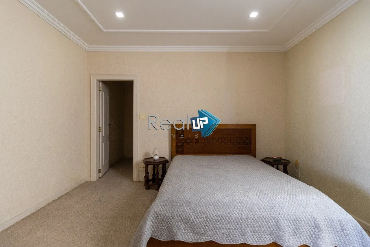 Condominium house with 5 bedrooms and 1081 m² plus laundry — photo 45