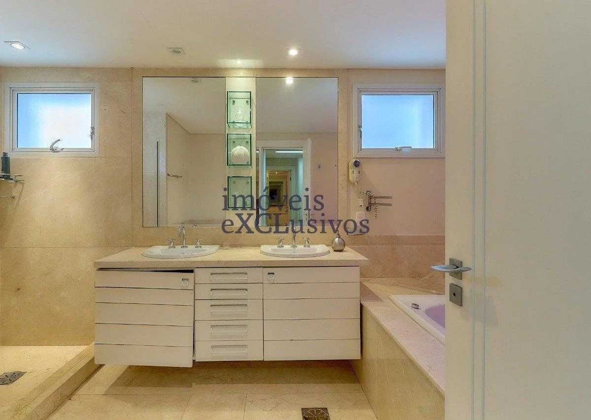Furnished 240 m² apartment with 3 en-suites — photo 14