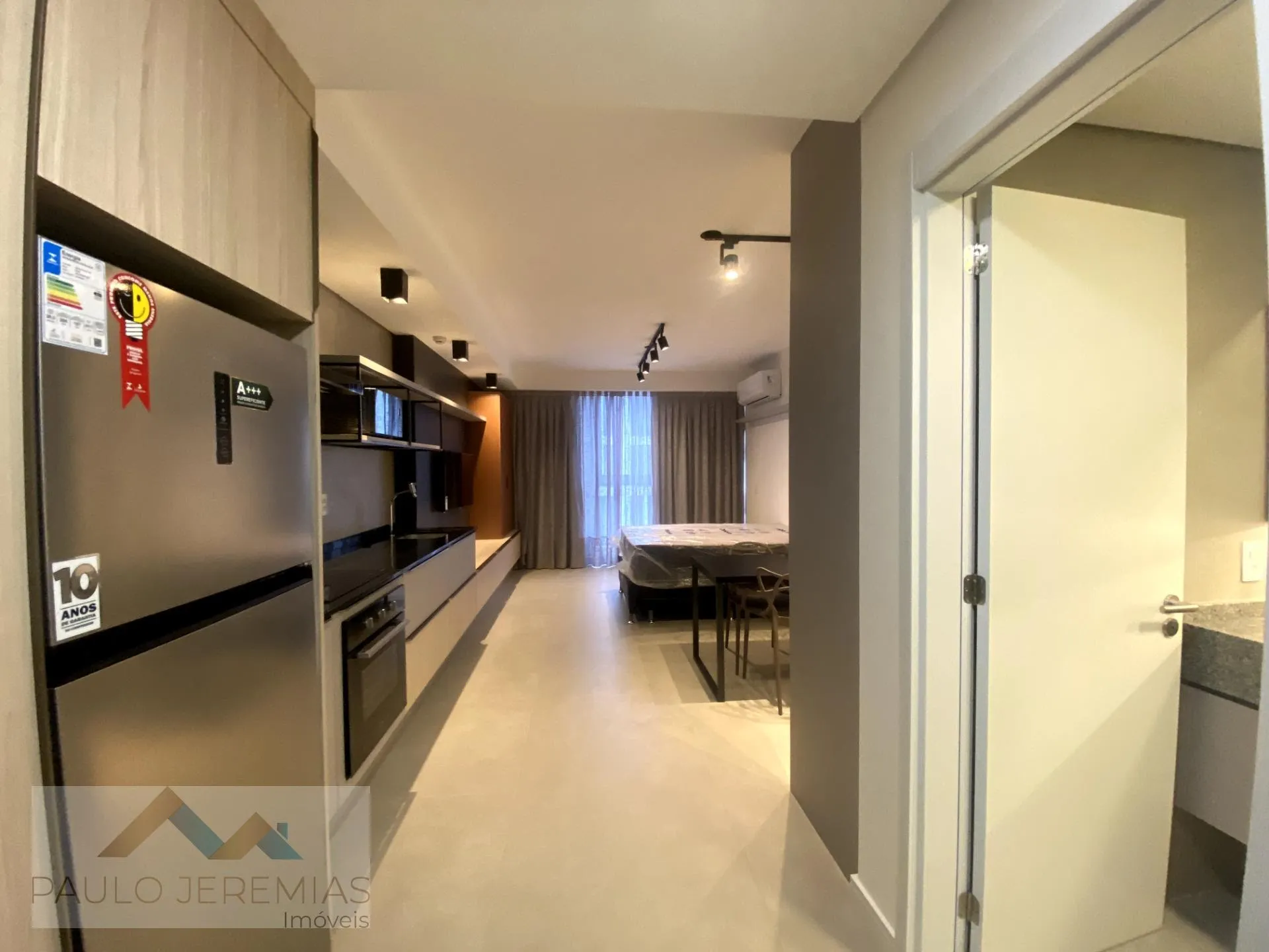 Estudio amueblado de 31 m² en el 8º piso con escritorio — photo 3
