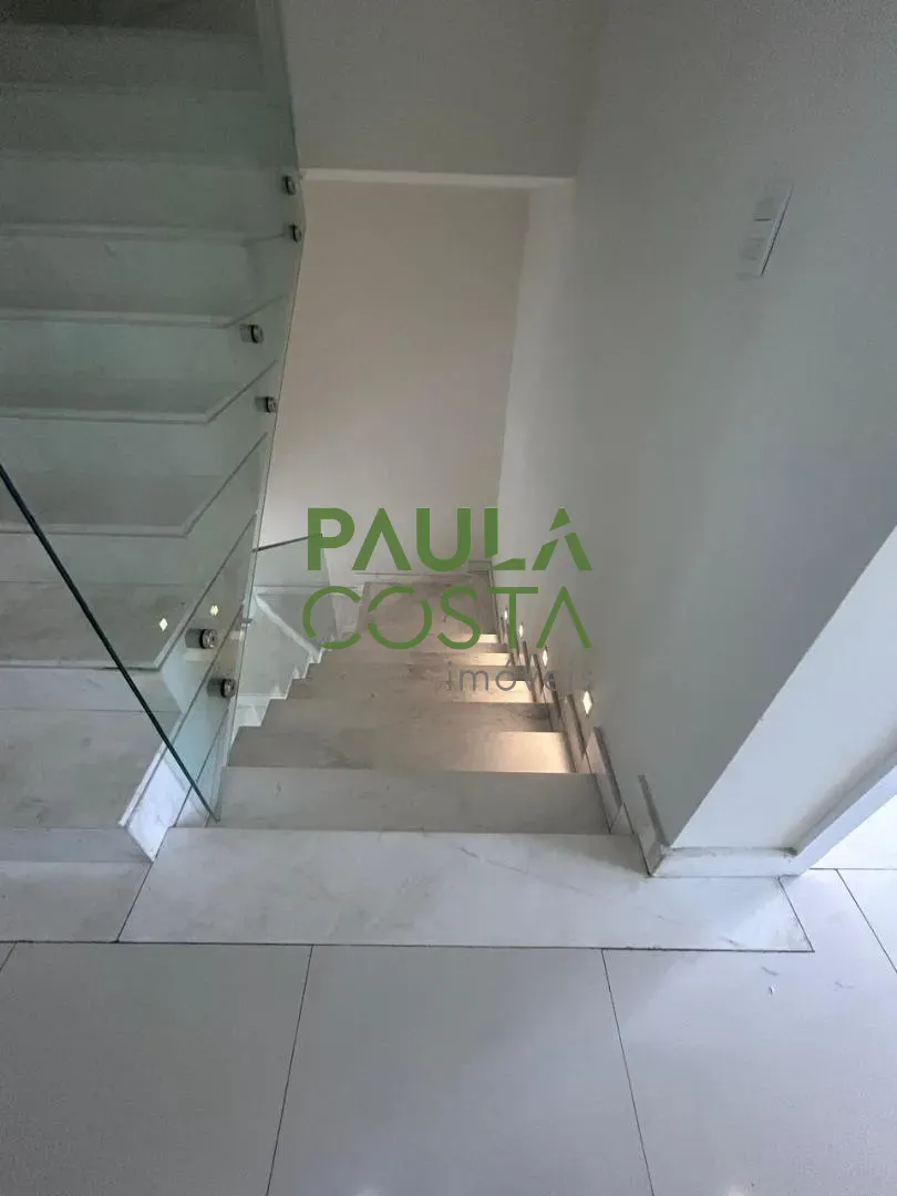 Панорамні вікна та 4 спальні: будинок 480 м² — photo 31