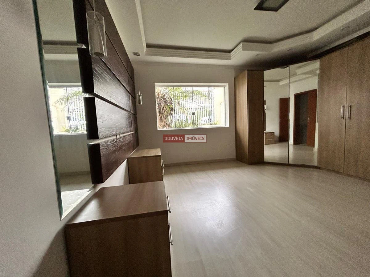 3-bedroom house with a bathtub in Curitiba — photo 4