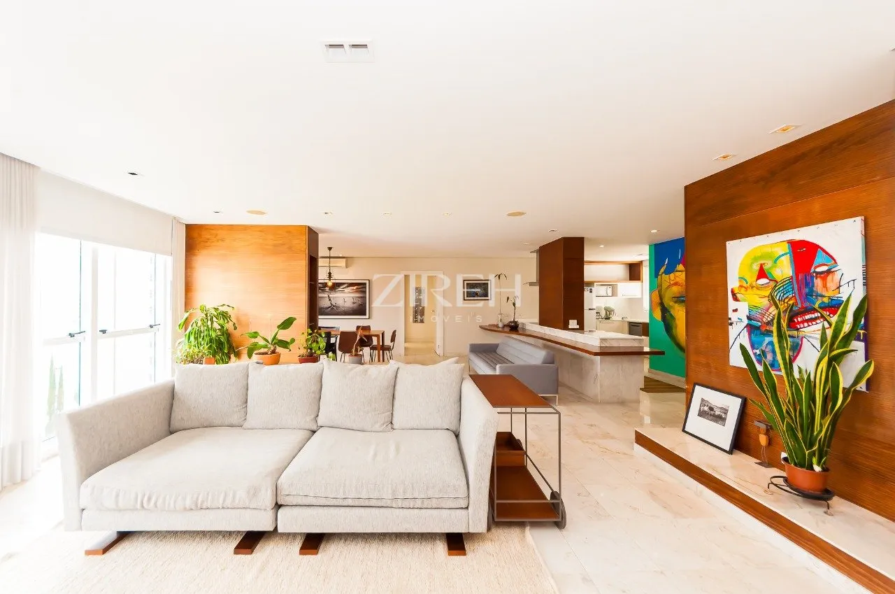 269 m² apartment with 2 bedrooms and an open-plan kitchen — photo 2