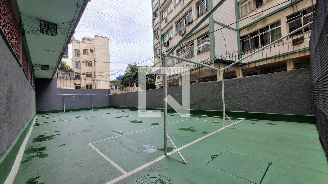 Wood or laminate floors in a 3-bedroom apartment, 85 m² — photo 5