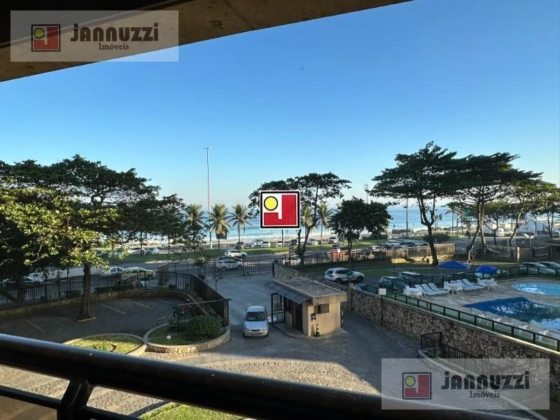 140 m² apartment with a bathtub and a water view — photo 34