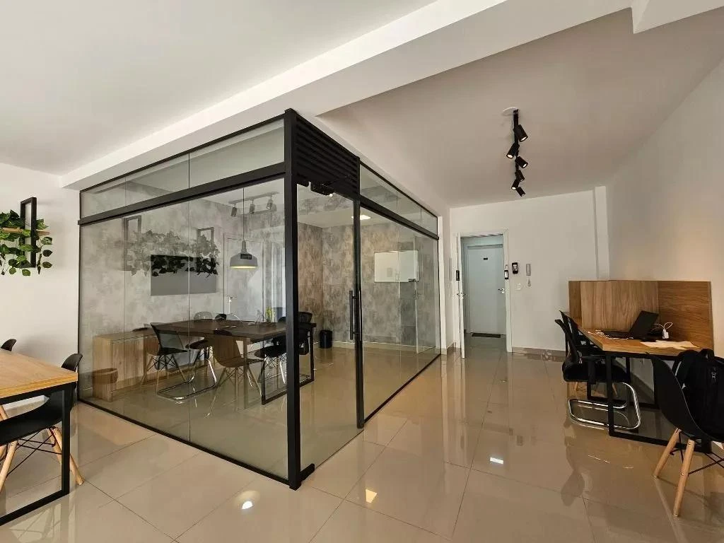 One-bedroom apartment with a grill on the balcony — photo 31