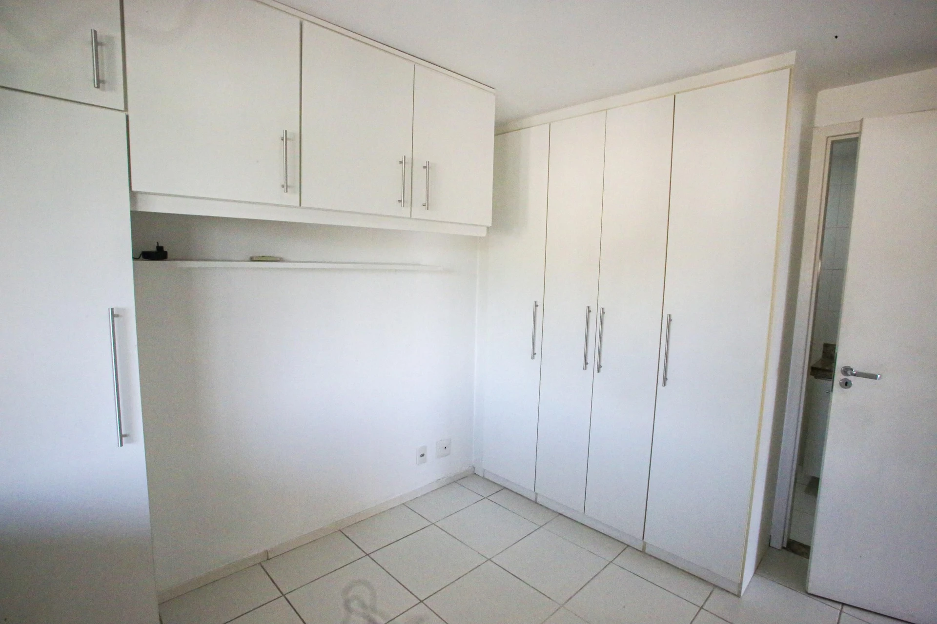 Glass-enclosed balcony in a 3-bedroom apartment, 131 m² — photo 5