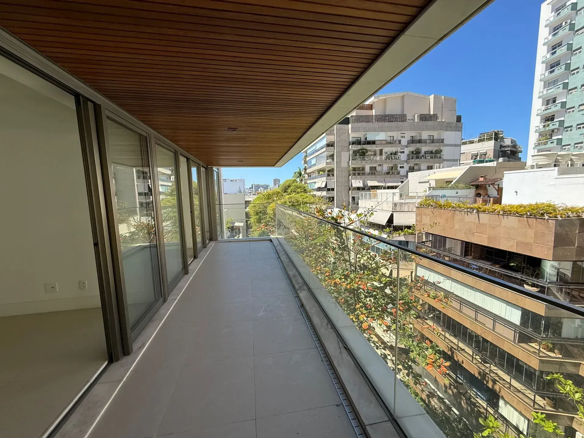 Apartment with balcony, 3 bedrooms and 2 parking spots — photo 3