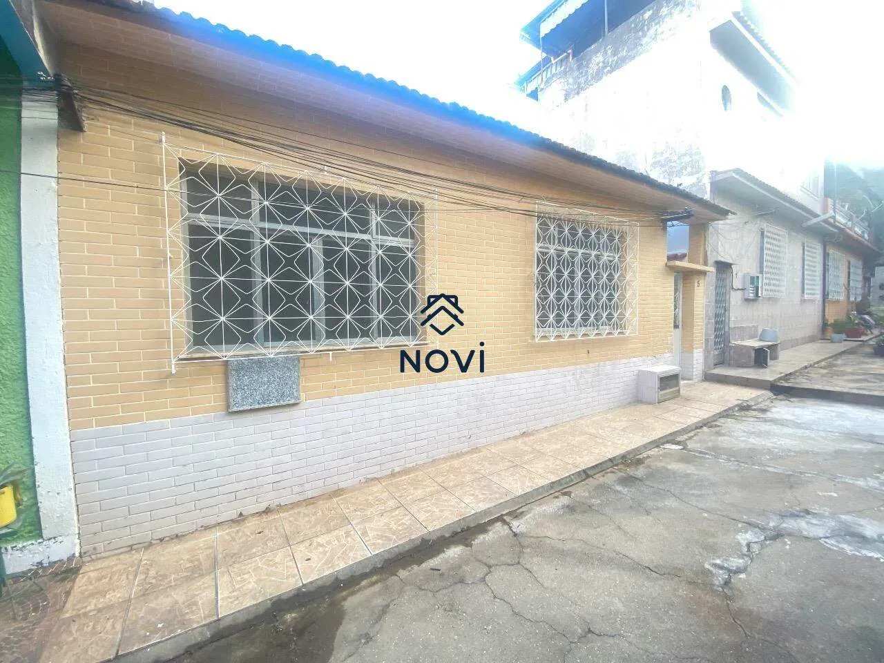 2-bedroom house with 1 bathroom, no parking included