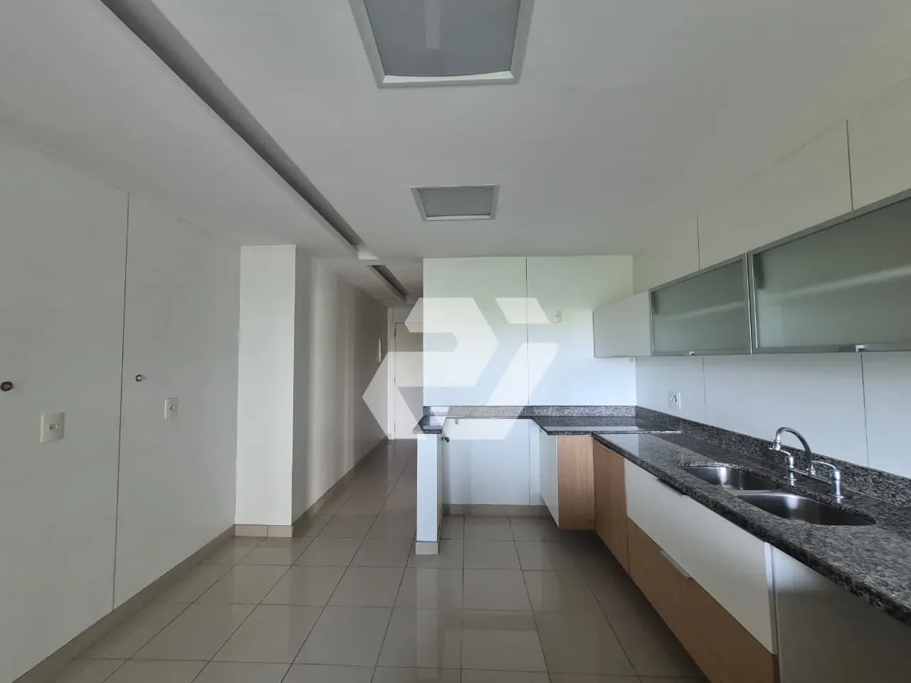 Apartment with 4 en-suite bedrooms and private garden — photo 18