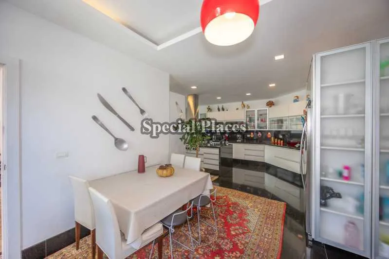 Furnished house with 5 bedrooms and open-plan kitchen — photo 17