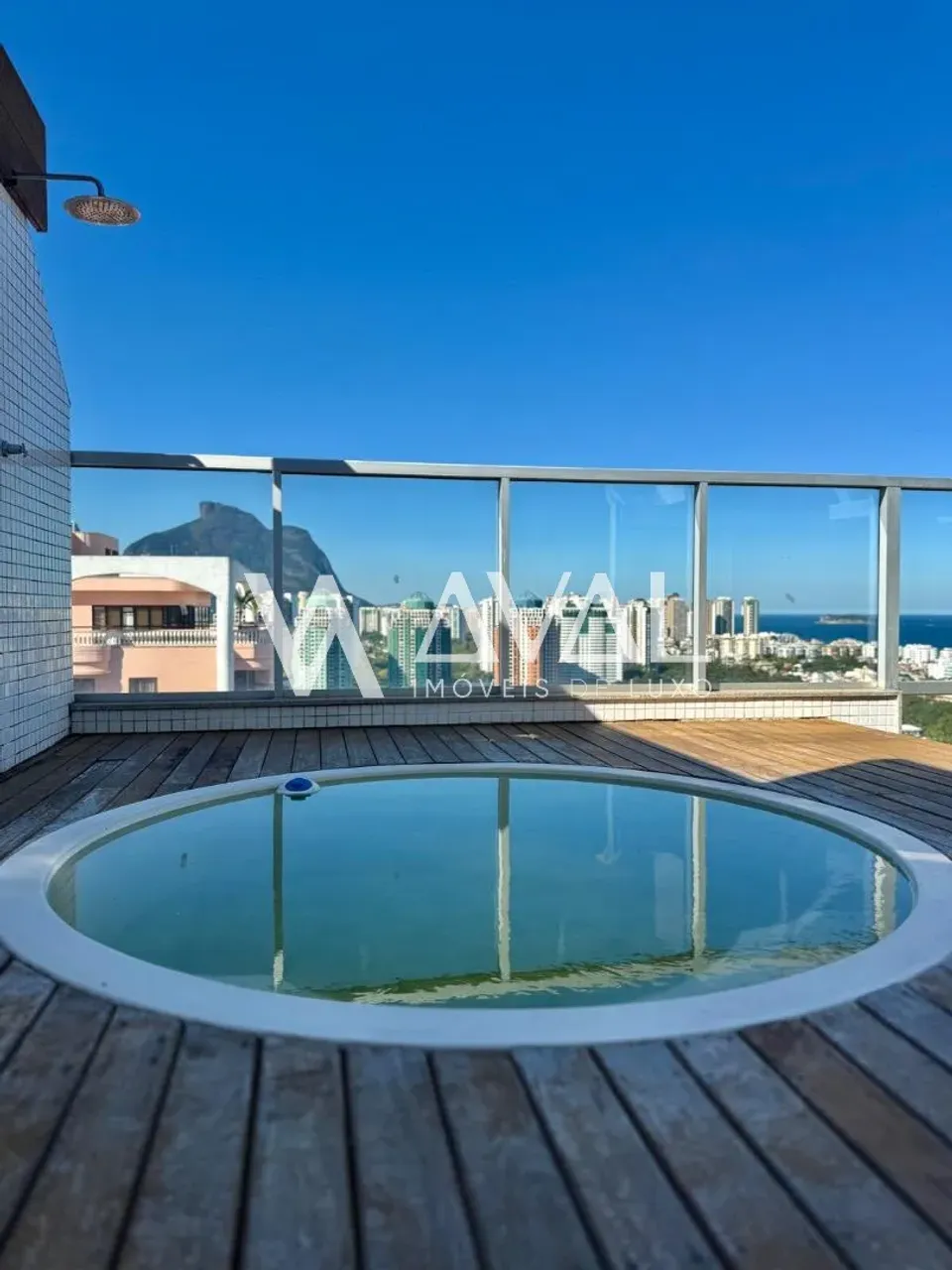 190 m² duplex penthouse with 3 suites and pool — photo 14